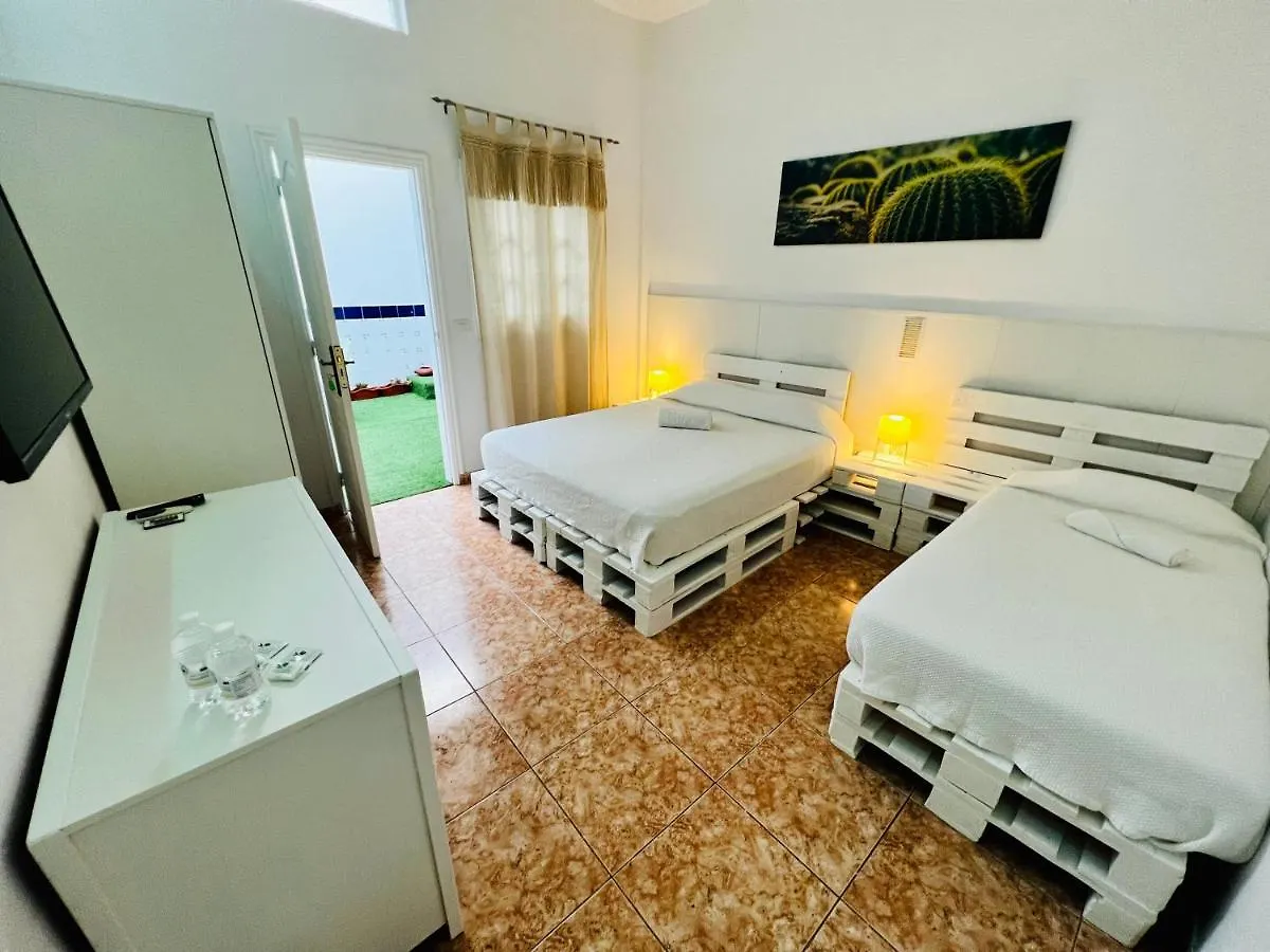 Bed and Breakfast El Jardin De Iris Santa Cruz de Tenerife 0*,  Spanien